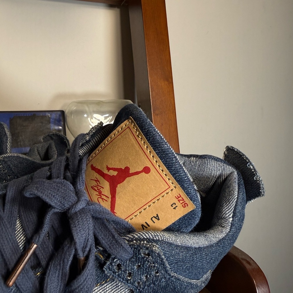 Levi’s x Air Jordan 4 Retro “Denim” - Picture 4 of 6